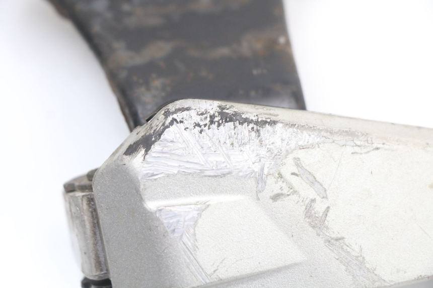 photo de PEDANA POSTERIORE SINISTRA SUPPORTO HONDA SH ABS 125 (2012 - 2017) - Stato della superficie e materiale