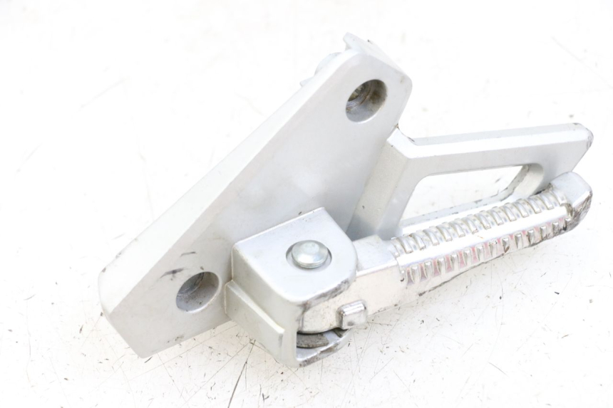 photo de PEDANA POSTERIORE SINISTRA SUPPORTO PEUGEOT SPEEDFIGHT 4 2T 50 (2015 - 2019) - Dettaglio del componente