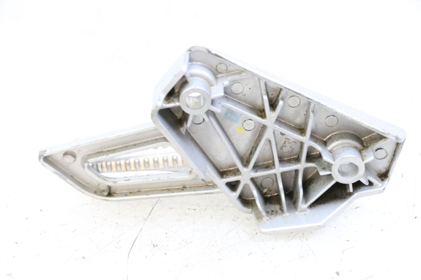 photo de PEDANA POSTERIORE SINISTRA SUPPORTO PEUGEOT SPEEDFIGHT 4 2T 50 (2015 - 2019) - Altra angolazione