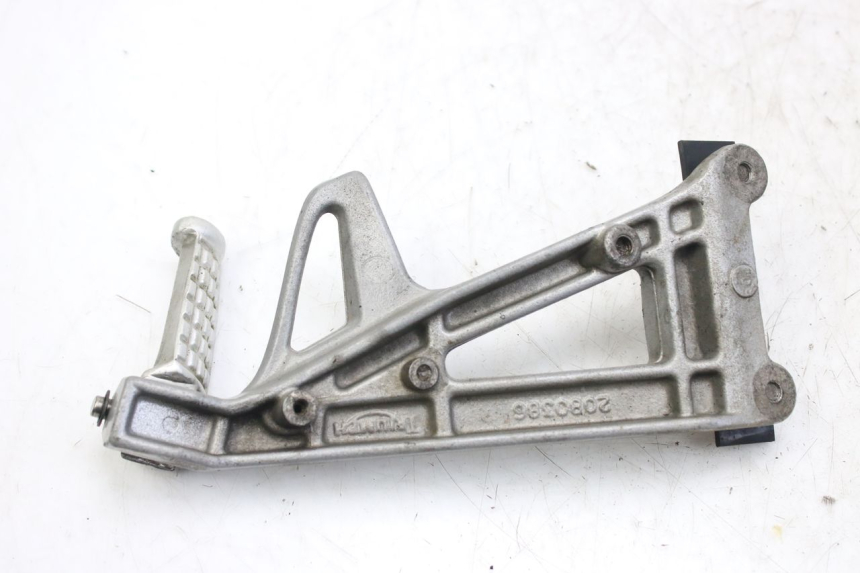 photo de PIASTRA PEDANA POSTERIORE SINISTRA TRIUMPH SPRINT ST 955 (1999 - 2001) - Dettaglio del componente