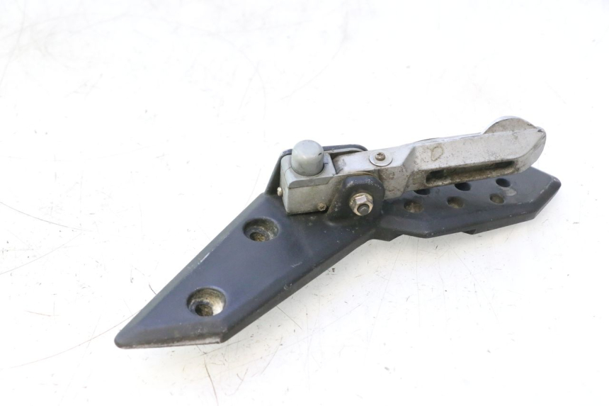 photo de PEDANA POSTERIORE SINISTRA SUPPORTO KYMCO SUPER 8 2T 50 (2007 - 2013) - Dettagli dei punti di fissaggio