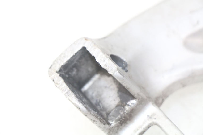 photo de PIASTRA PEDANA POSTERIORE SINISTRA SUZUKI SV S 650 (1999 - 2002) - Zoom sullo stato d'uso