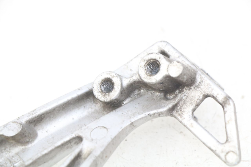 photo de PIASTRA PEDANA POSTERIORE SINISTRA SUZUKI SV S 650 (1999 - 2002) - Primo piano tecnico