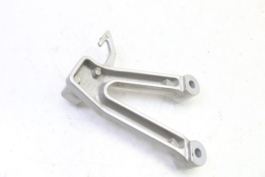 photo de PEDANA POSTERIORE SINISTRA SUPPORTO SUZUKI SV S 650 (2003 - 2009) - Primo piano tecnico