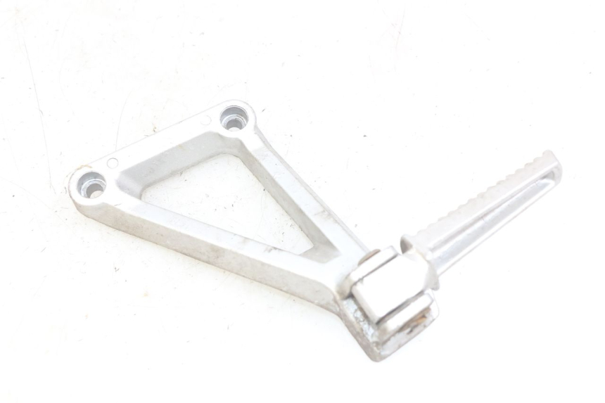 photo de PIASTRA PEDANA POSTERIORE SINISTRA DAELIM VJ ROADWIN FI 125 (2008 - 2017) - Altra angolazione