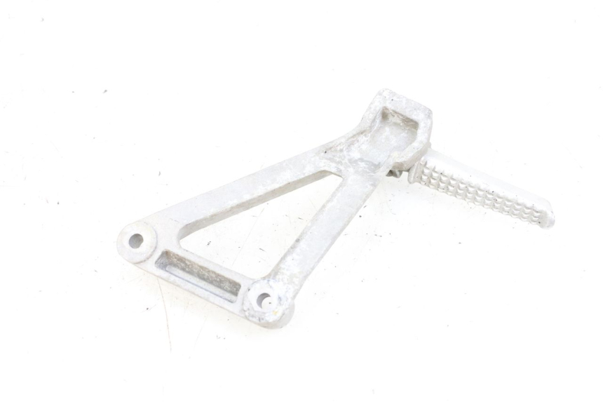 photo de PIASTRA PEDANA POSTERIORE SINISTRA DAELIM VJ ROADWIN FI 125 (2008 - 2017) - Dettaglio del componente