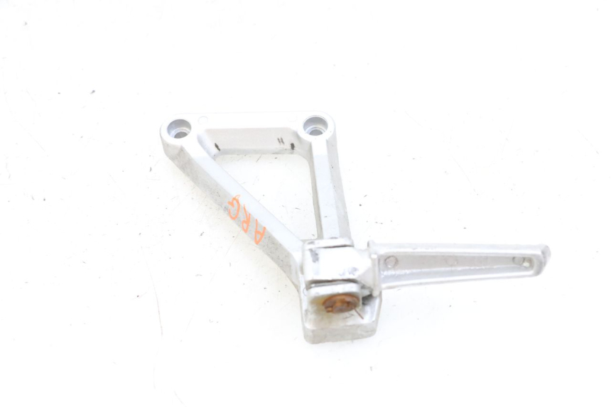 photo de PIASTRA PEDANA POSTERIORE SINISTRA DAELIM VJ ROADWIN FI 125 (2008 - 2017) - Altra angolazione