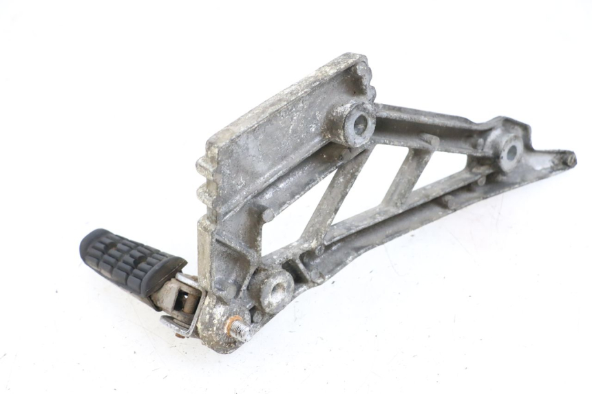 photo de Piastra poggiapiedi posteriore sinistra YAMAHA XJ F 900 (1983 - 1994) - Altra angolazione