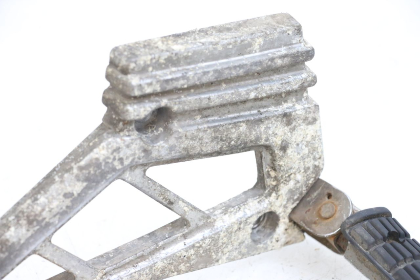 photo de Piastra poggiapiedi posteriore sinistra YAMAHA XJ F 900 (1983 - 1994) - Dettagli dei punti di fissaggio