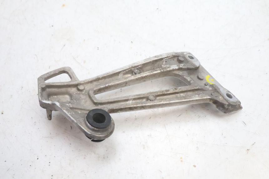 photo de PEDANA POSTERIORE SINISTRA SUPPORTO YAMAHA XJR 1300 (1998 - 2002) - Primo piano tecnico