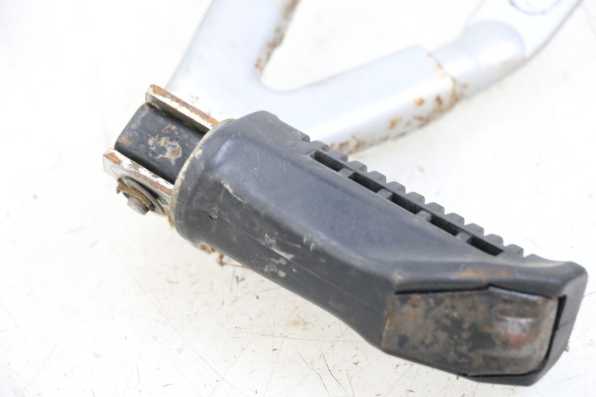 photo de PIASTRA PEDANA POSTERIORE SINISTRA HYOSUNG XRX 125 (2000 - 2008) - Dettaglio del componente