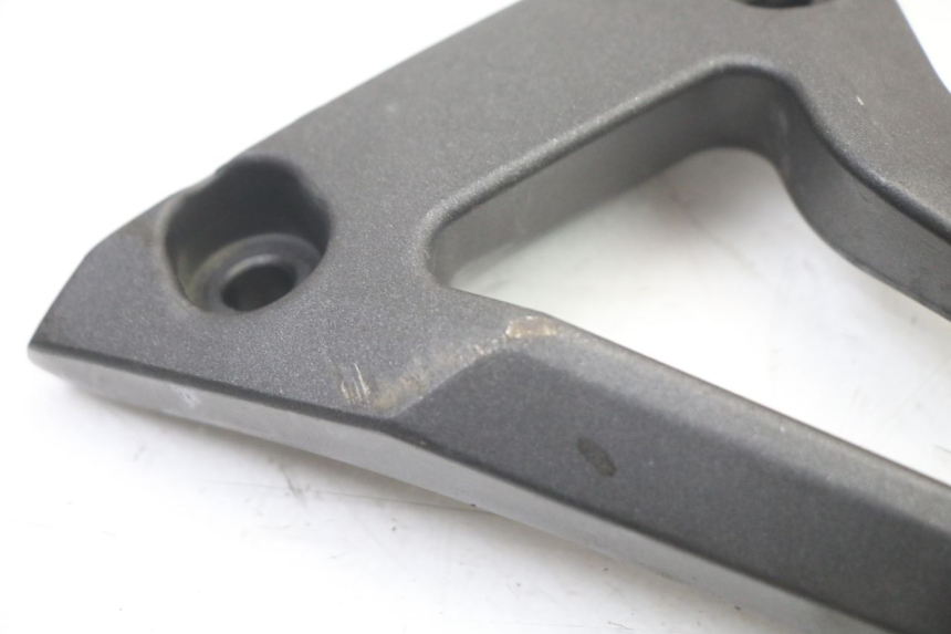 photo de PEDANA POSTERIORE SINISTRA SUPPORTO YAMAHA FZ6 FAZER S2 600 (2007 - 2011) - Dettaglio del componente