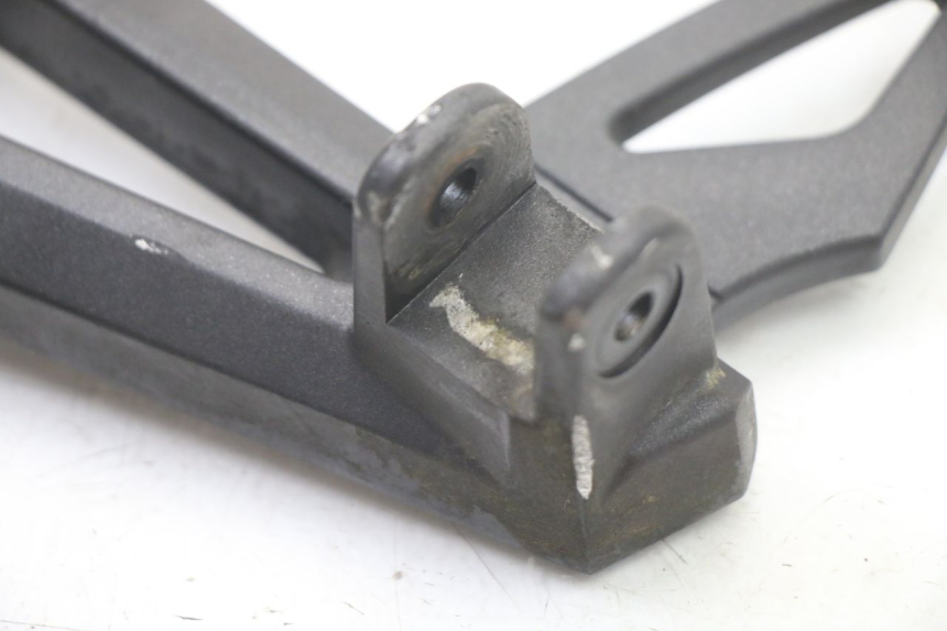 photo de PEDANA POSTERIORE SINISTRA SUPPORTO YAMAHA FZ6 FAZER S2 600 (2007 - 2011) - Zoom sullo stato d'uso