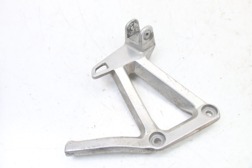 photo de PEDANA POSTERIORE SINISTRA SUPPORTO YAMAHA FZS FAZER 600 (2001 - 2003) - Zoom sullo stato d'uso