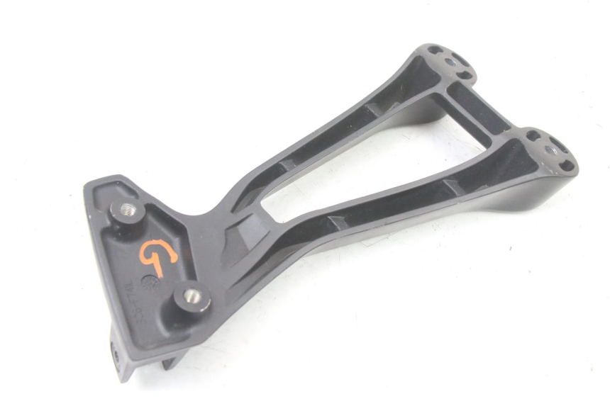 photo de PEDANA POSTERIORE SINISTRA SUPPORTO YAMAHA TRACER 7 700 (2020 - 2024) - Primo piano tecnico