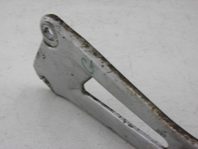 photo de Piastra poggiapiedi posteriore sinistra YAMAHA YBR 125 (2004 - 2006) - Dettaglio del componente