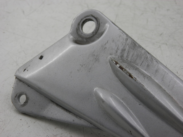 photo de Piastra poggiapiedi posteriore sinistra YAMAHA YBR CUSTOM 125 (2008 - 2010) - Vista d'insieme del prodotto