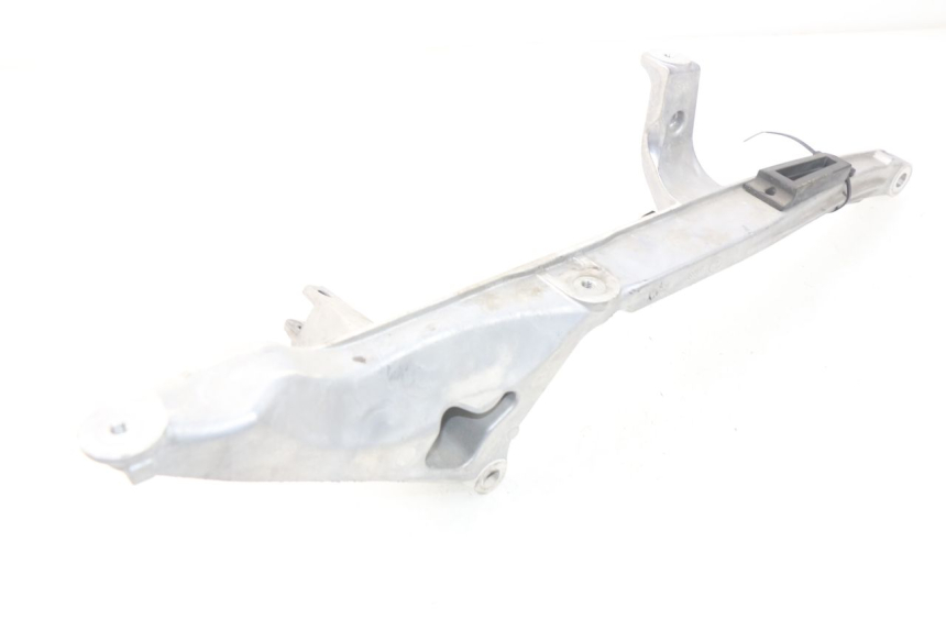 photo de PEDANA POSTERIORE SINISTRA SUPPORTO YAMAHA YP T-MAX TMAX 530 (2017 - 2020) - Dettaglio del componente