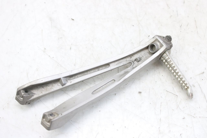 photo de PIASTRA PEDANA POSTERIORE SINISTRA YAMAHA YZF R1 1000 (2007 - 2008) - Primo piano tecnico