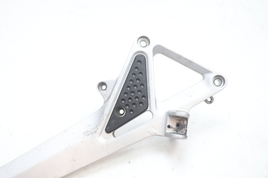 photo de PEDANA ANTERIORE DESTRA SUPPORTO HONDA CB F HORNET 600 (2005 - 2006) - Zoom sullo stato d'uso