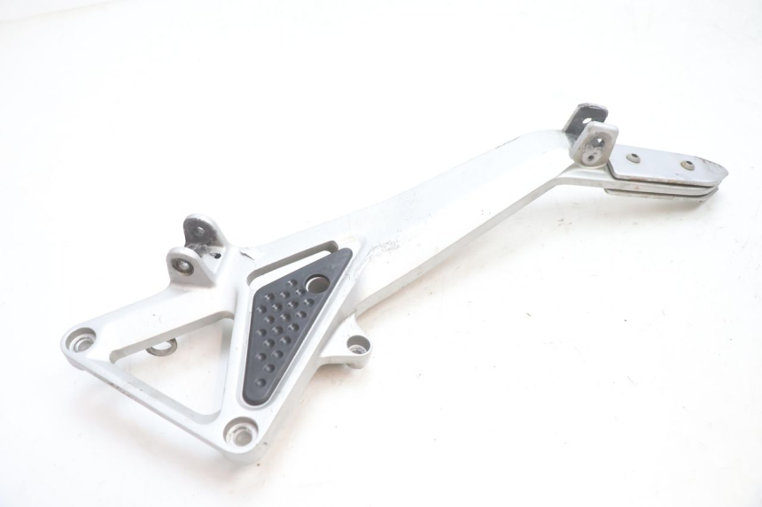 photo de PEDANA ANTERIORE DESTRA SUPPORTO HONDA CB F HORNET 600 (2005 - 2006) - Altra angolazione