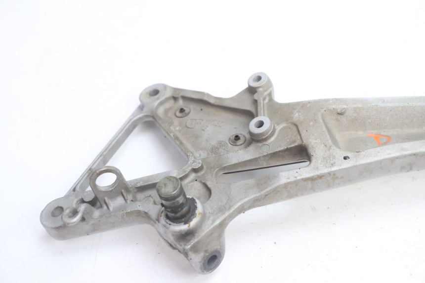 photo de PEDANA ANTERIORE DESTRA SUPPORTO HONDA CB F HORNET 600 (2005 - 2006) - Vista d'insieme del prodotto