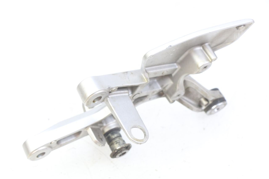 photo de PIASTRA PEDANA ANTERIORE DESTRA HONDA CB R 1000 (2018 - 2023) - Altra angolazione