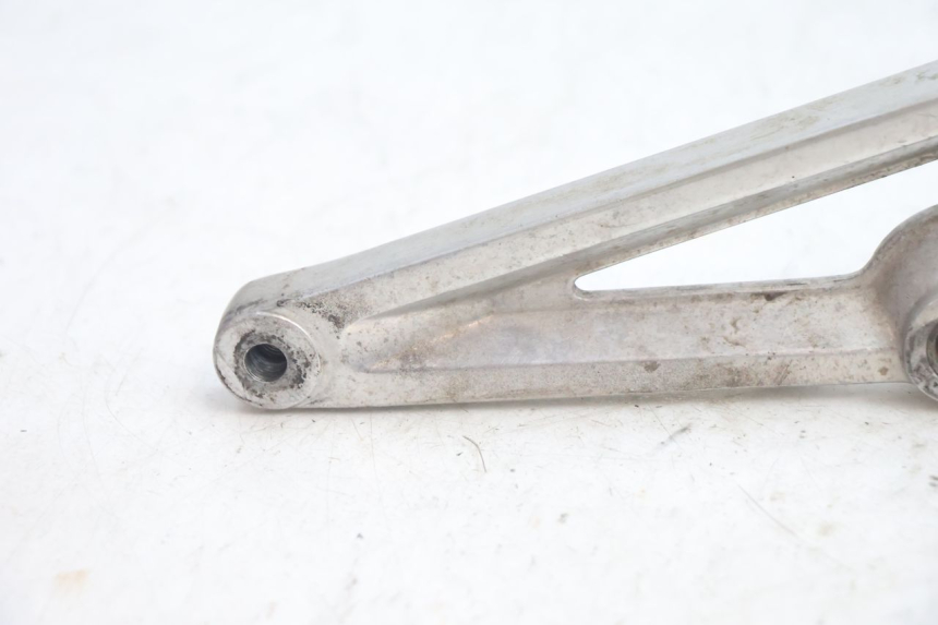 photo de PEDANA ANTERIORE DESTRA SUPPORTO HONDA CB TWO FIFTY 250 (1991 - 2002) - Dettaglio del componente