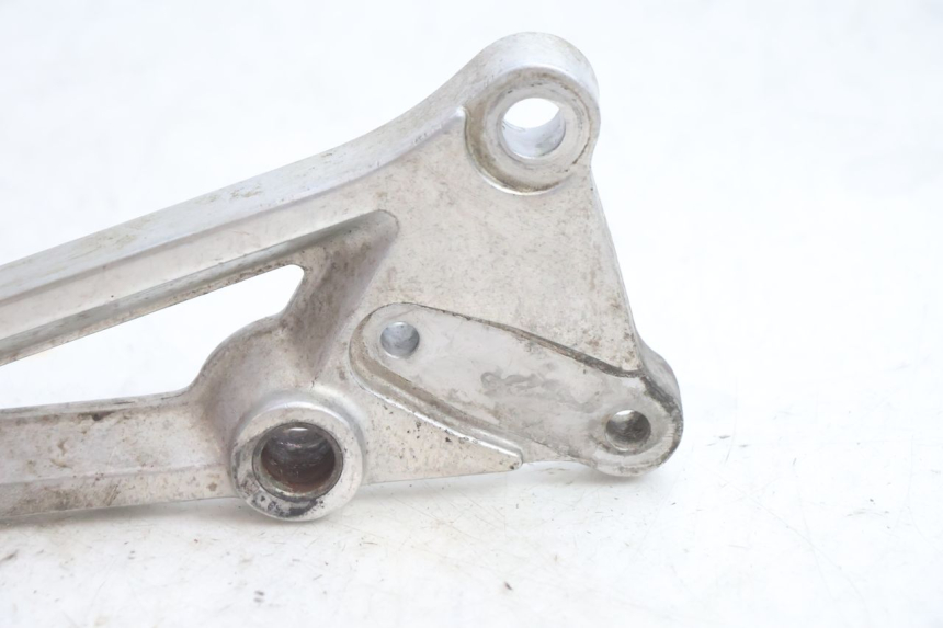 photo de PEDANA ANTERIORE DESTRA SUPPORTO HONDA CB TWO FIFTY 250 (1991 - 2002) - Zoom sullo stato d'uso