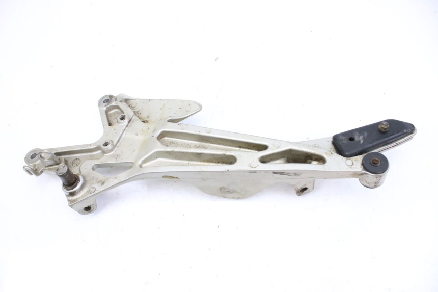 photo de PIASTRA DI SUPPORTO PEDALE ANTERIORE DESTRO HONDA CBF 500 (2004 - 2007) - Primo piano tecnico