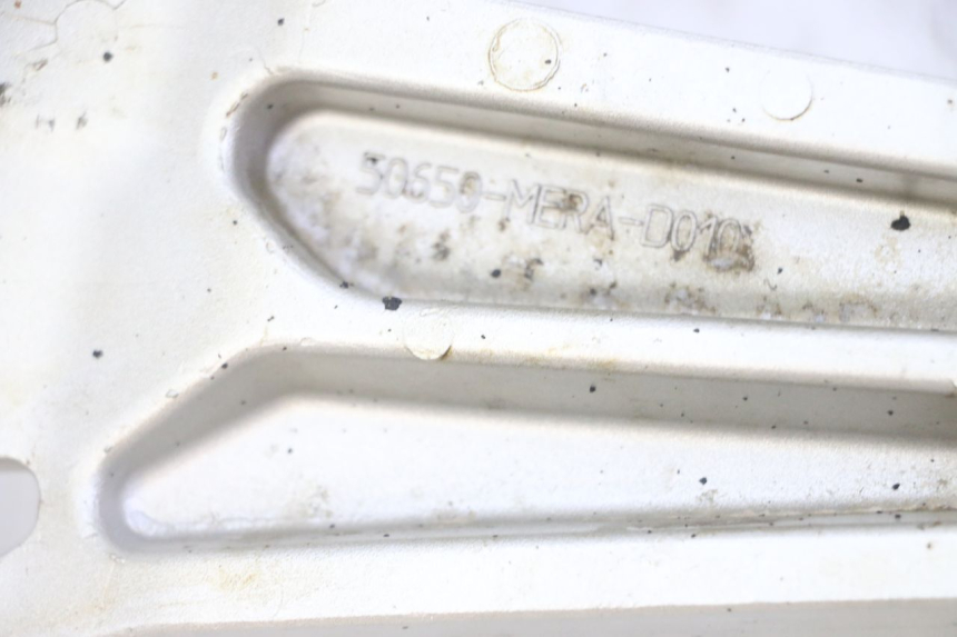 photo de PIASTRA DI SUPPORTO PEDALE ANTERIORE DESTRO HONDA CBF 500 (2004 - 2007) - Dettaglio del componente