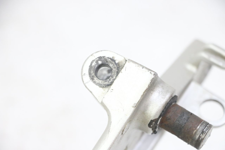 photo de PIASTRA DI SUPPORTO PEDALE ANTERIORE DESTRO HONDA CBF 500 (2004 - 2007) - Primo piano tecnico