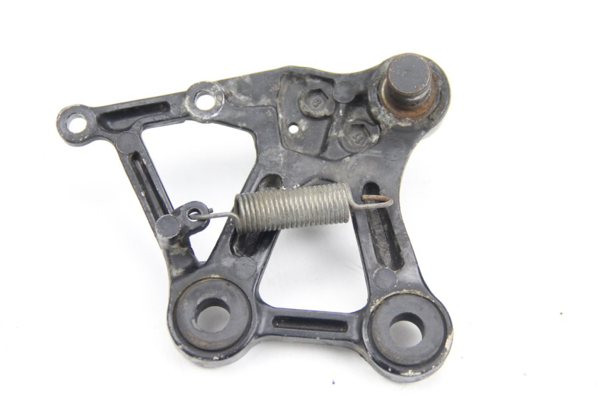 photo de PIASTRA PEDANA ANTERIORE DESTRA HONDA CBR F SC21 1000 (1986 - 1992) - Altra angolazione