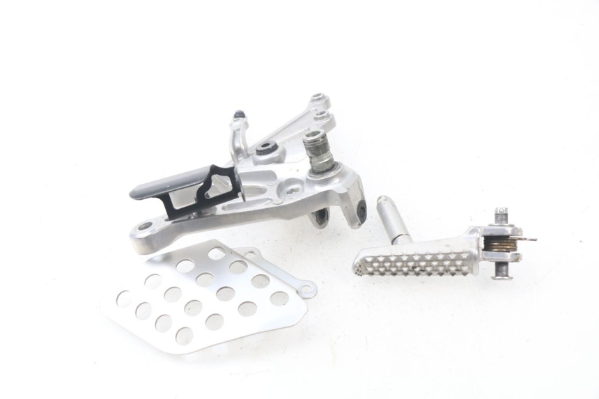 photo de PEDANA ANTERIORE DESTRA SUPPORTO HONDA CBR RR FIREBLADE 1000 (2006 - 2007) - Dettaglio del componente