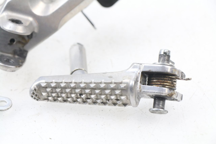 photo de PEDANA ANTERIORE DESTRA SUPPORTO HONDA CBR RR FIREBLADE 1000 (2006 - 2007) - Vista d'insieme del prodotto