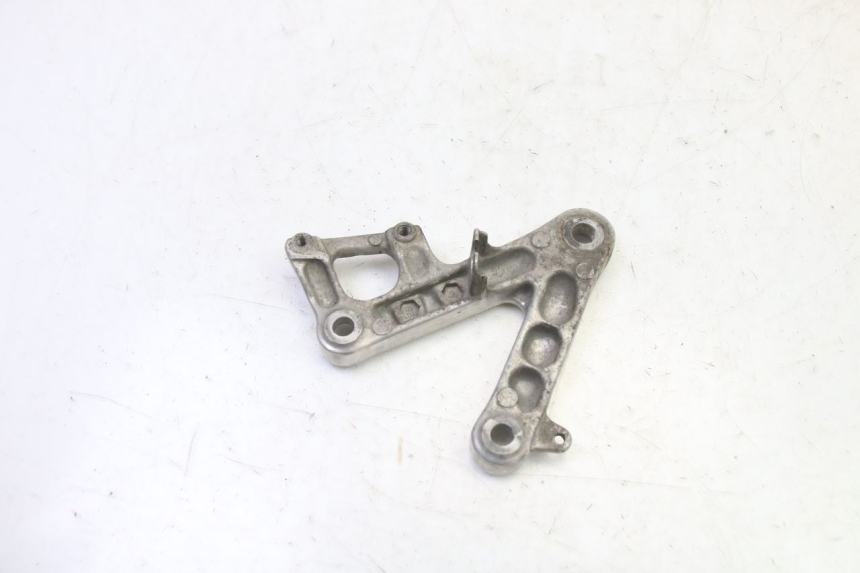 photo de PEDANA ANTERIORE DESTRA SUPPORTO HONDA CBR RR FIREBLADE 900 (1992 - 1994) - Zoom sullo stato d'uso