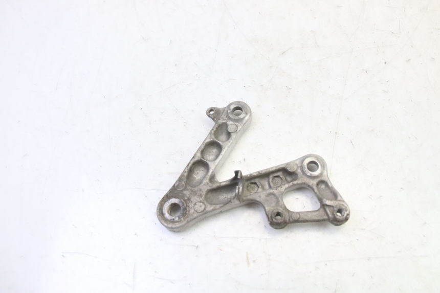 photo de PEDANA ANTERIORE DESTRA SUPPORTO HONDA CBR RR FIREBLADE 900 (1992 - 1994) - Altra angolazione