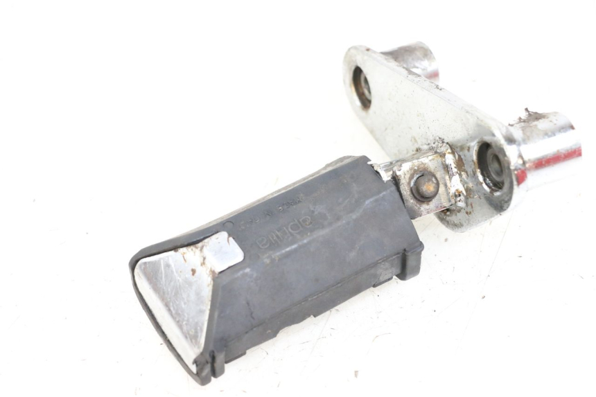 photo de PEDANA ANTERIORE DESTRA SUPPORTO APRILIA CLASSIC 125 (1995 - 2001) - Dettaglio del componente