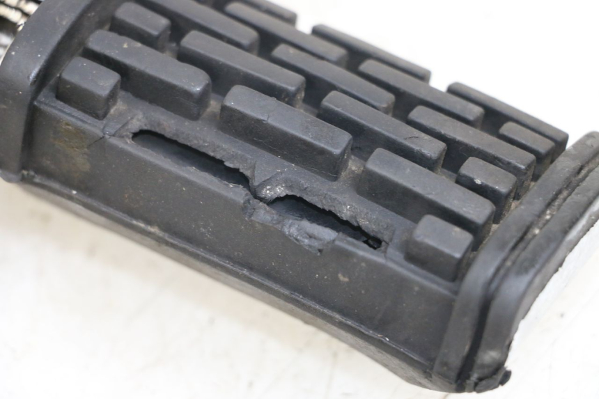 photo de PEDANA ANTERIORE DESTRA SUPPORTO APRILIA CLASSIC 125 (1995 - 2001) - Primo piano tecnico