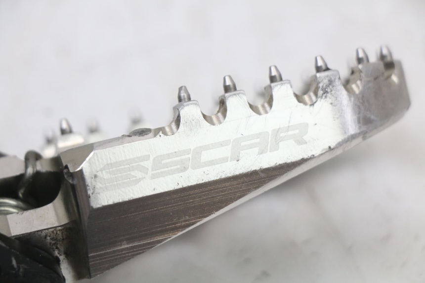 photo de PEDANA ANTERIORE DESTRA SUPPORTO HONDA CRF R 250 (2020 - 2021) - Altra angolazione