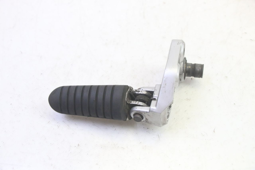 photo de PEDANA ANTERIORE DESTRA SUPPORTO SUZUKI DL V STROM 1000 (2002 - 2007) - Primo piano tecnico