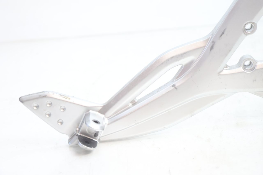 photo de PEDANA ANTERIORE DESTRA SUPPORTO KAWASAKI ER-6 ER6 N 650 (2005 - 2009) - Dettaglio del componente