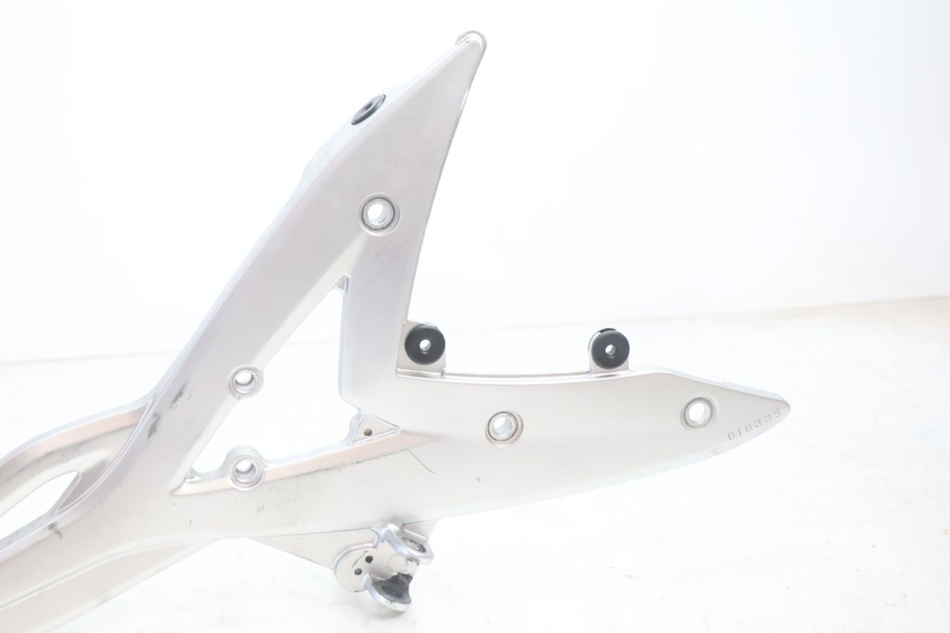 photo de PEDANA ANTERIORE DESTRA SUPPORTO KAWASAKI ER-6 ER6 N 650 (2005 - 2009) - Zoom sullo stato d'uso
