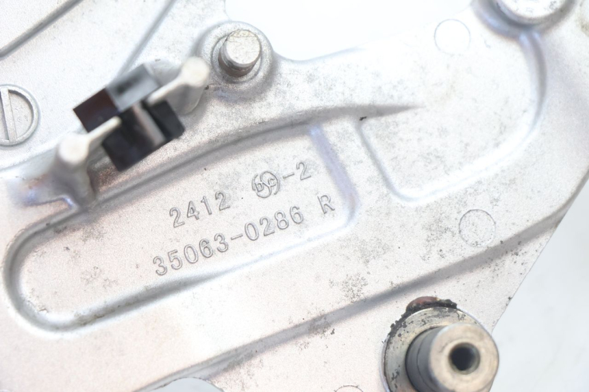 photo de PEDANA ANTERIORE DESTRA SUPPORTO KAWASAKI ER-6 ER6 N 650 (2005 - 2009) - Marcature e riferimenti originali