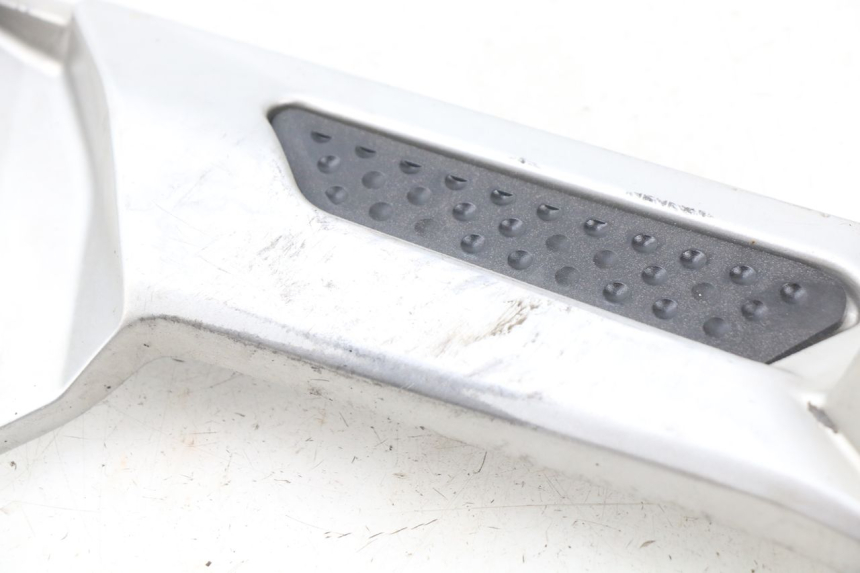 photo de PIASTRA PEDANA ANTERIORE DESTRA YAMAHA FJR ABS 1300 (2006 - 2012) - Primo piano tecnico