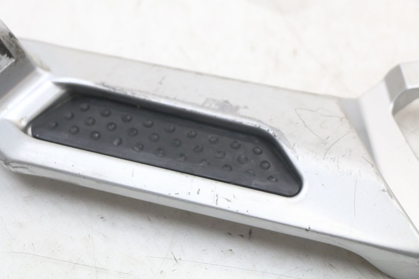 photo de PIASTRA PEDANA ANTERIORE DESTRA YAMAHA FJR ABS 1300 (2006 - 2012) - Primo piano tecnico