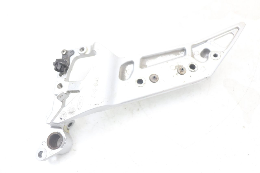 photo de PIASTRA PEDANA ANTERIORE DESTRA YAMAHA FJR ABS 1300 (2006 - 2012) - Ricambio usato controllato