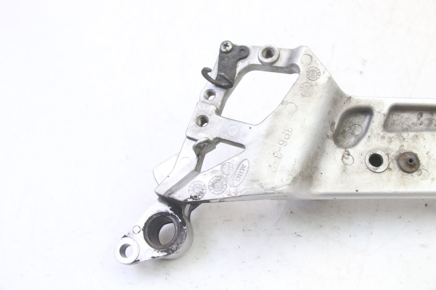 photo de PIASTRA PEDANA ANTERIORE DESTRA YAMAHA FJR ABS 1300 (2006 - 2012) - Stato della superficie e materiale