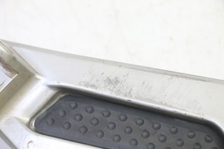 photo de PIASTRA PEDANA ANTERIORE DESTRA YAMAHA FJR ABS 1300 (2006 - 2012) - Altra angolazione