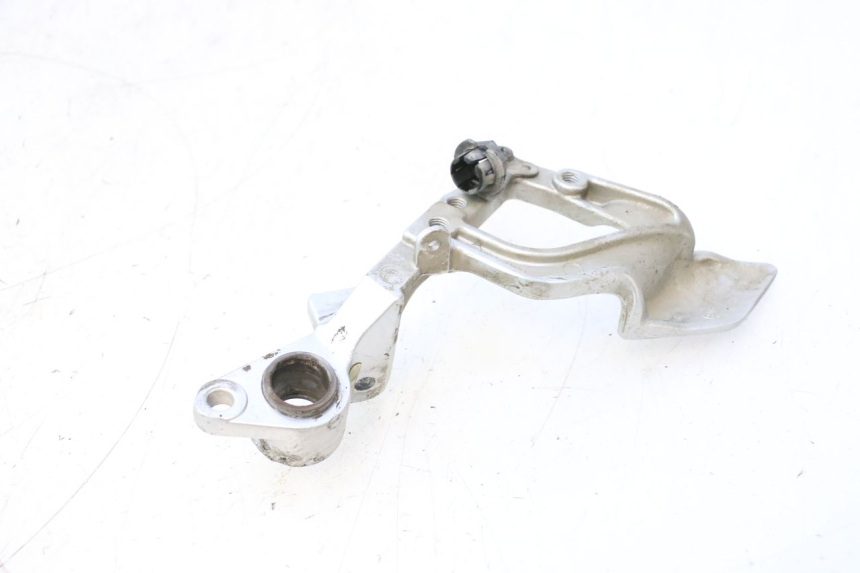 photo de PEDANA ANTERIORE DESTRA SUPPORTO YAMAHA FJR 1300 (2001 - 2005) - Dettagli dei punti di fissaggio